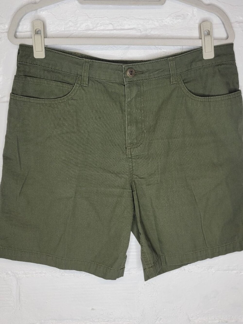 Noble Outfitters Women's Size 12 Cargo Shorts Green